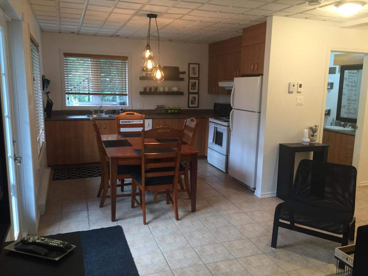 Le 30 B De Vebron Apartment LʼAnse-Saint-Jean Екстериор снимка